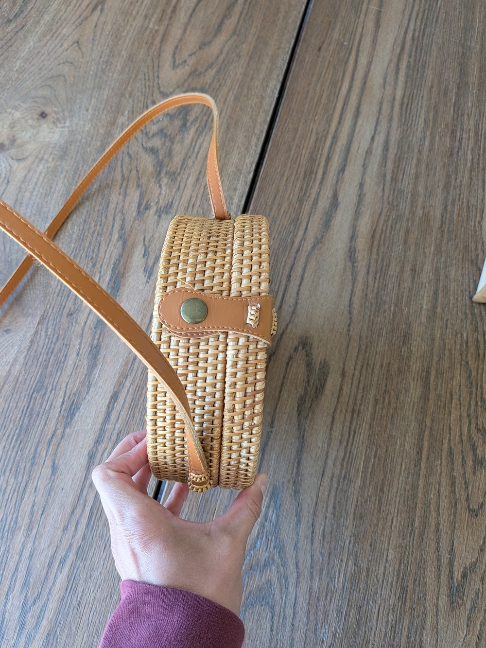Woven Round Tan Purse Shoulder Bag Snap Closure + Colorful Paisley Lining Print - Picture 3 of 9